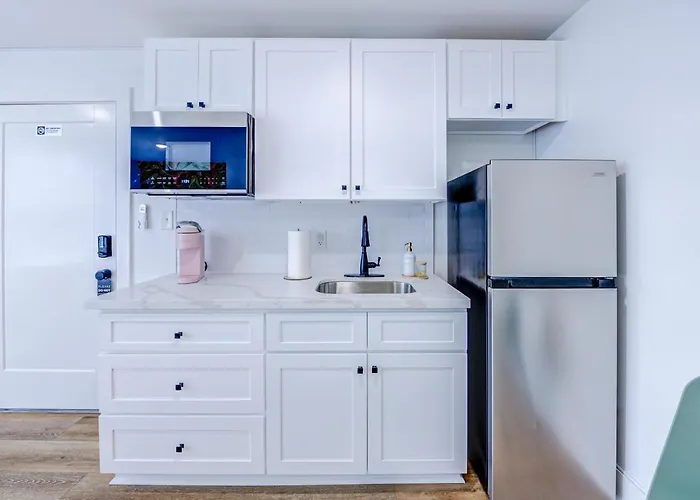 Beverly Hills Studio Apartment 2 Queen Beds