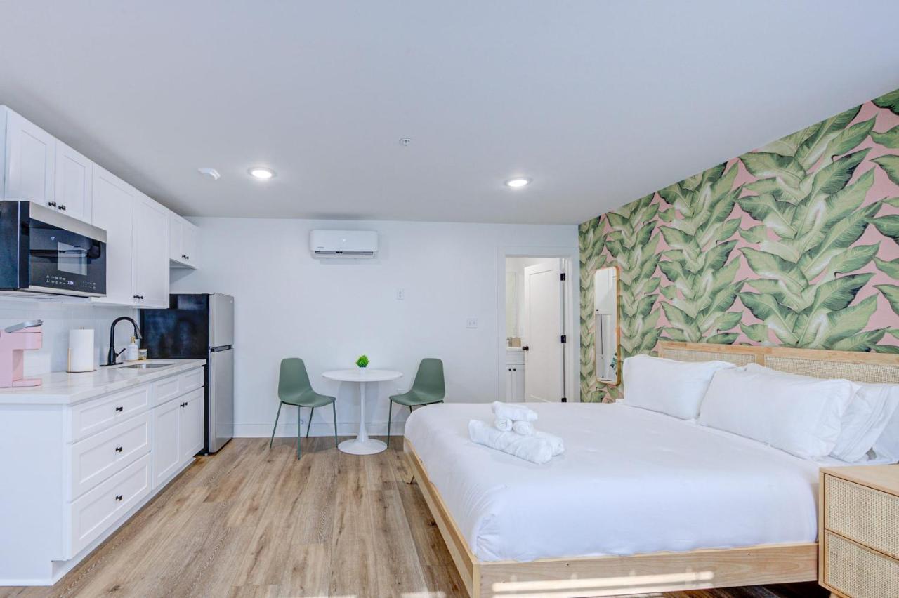 Beverly Hills 2 Queen Beds Apartment Galveston